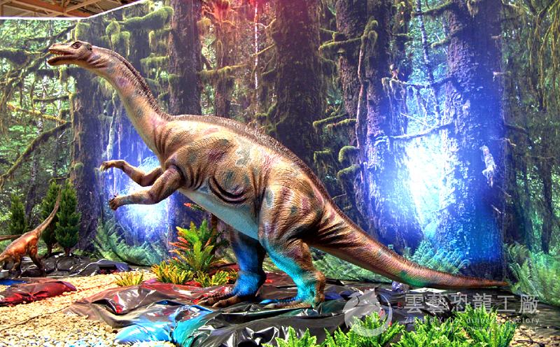Simulation dinosaur 5 meters  Plateosaurus