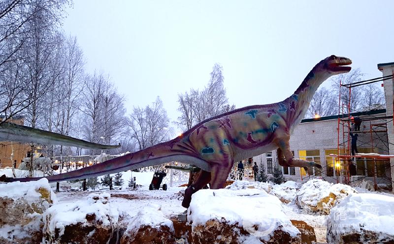 6-meter-long simulated dinosaur - Plateosaurus