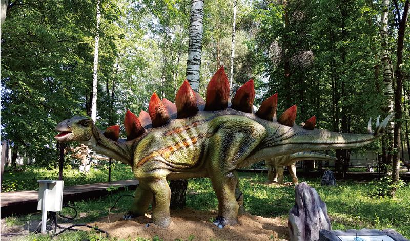 Simulated Stegosaurus model displayed in the scenic spot